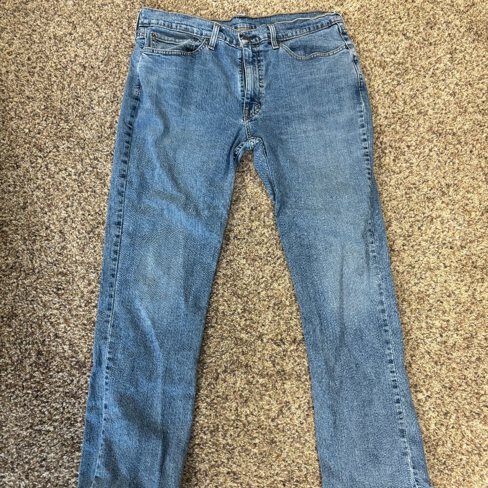 Levi's 514 Jean's - Men's Size 36 x 32 - Preowned - 1929